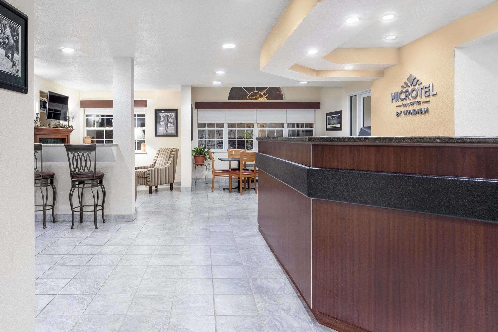 Microtel Inn & Suites By Wyndham Green Bay Exterior foto