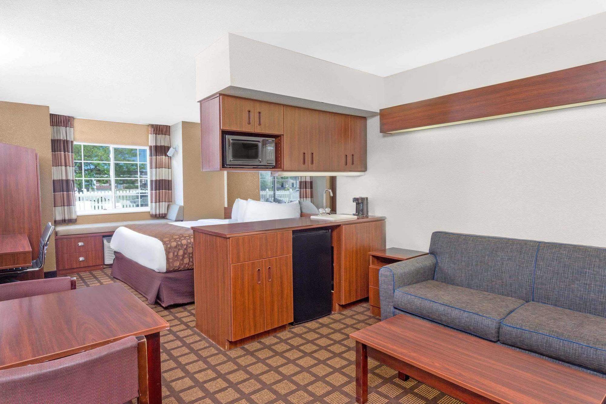 Microtel Inn & Suites By Wyndham Green Bay Exterior foto