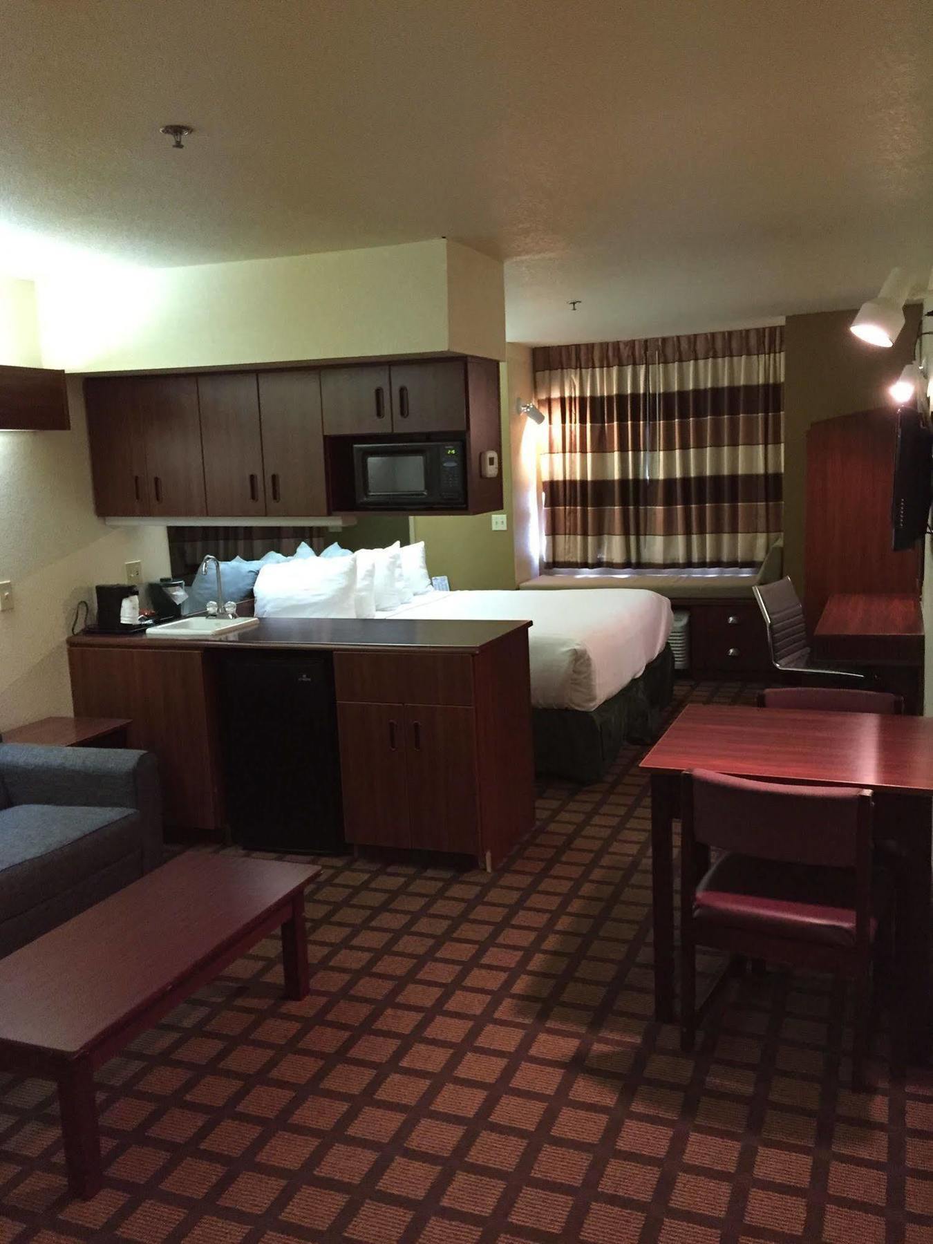 Microtel Inn & Suites By Wyndham Green Bay Exterior foto